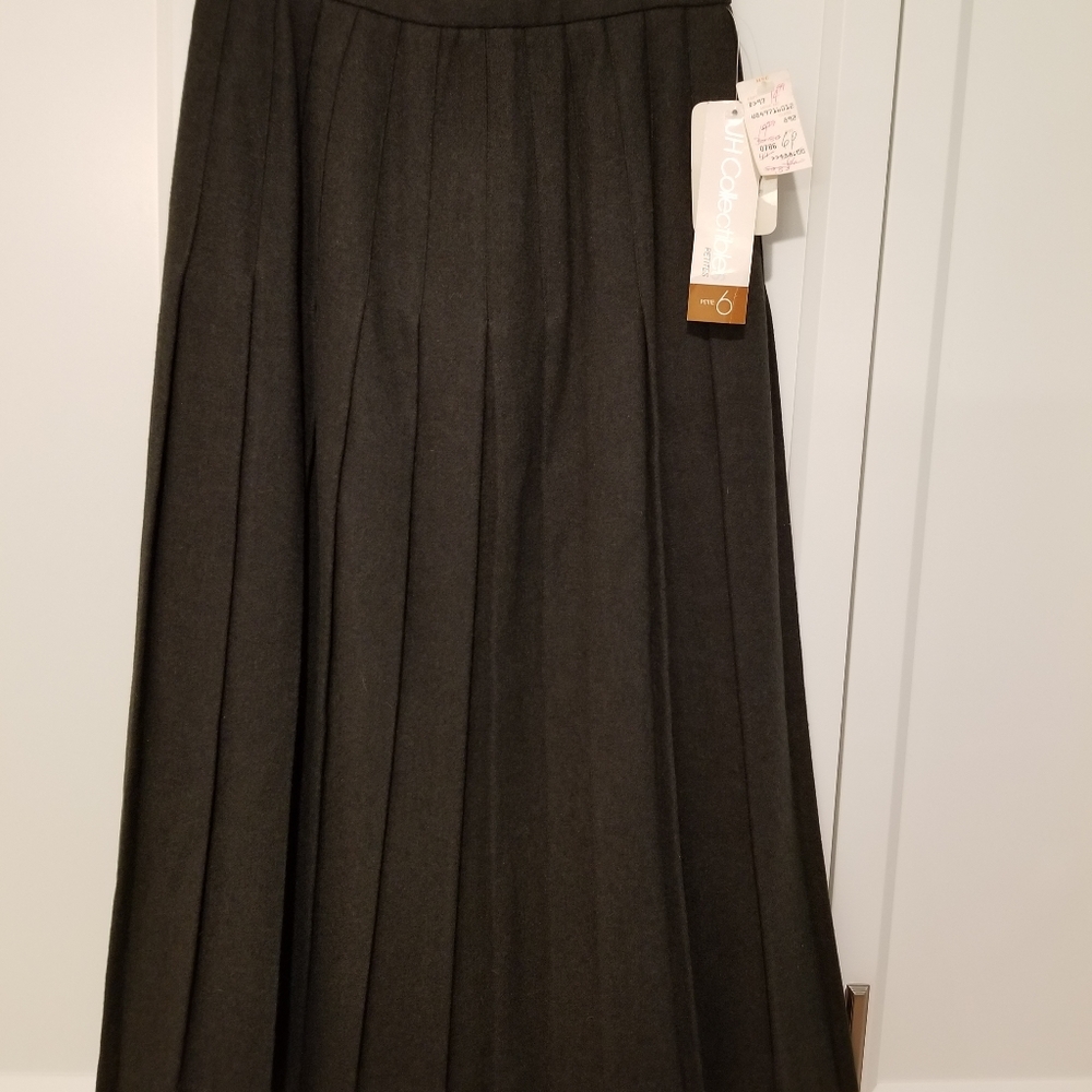 JH Collectibles petite midi skirt